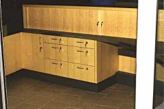 Empfangstresen - Esche, Edelstahl, teilweise grau lackiert