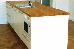 Einbauküche - weiß lackiert, Arbeitsplatte Eiche massiv