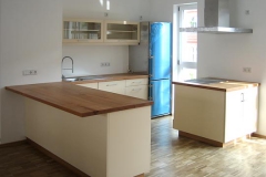 Einbauküche - Fronten kunststoffbeschichtet, Arbeitsplatte Kirschbaum massiv