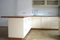 Einbauküche - Fronten kunststoffbeschichtet, Arbeitsplatte Kirschbaum massiv