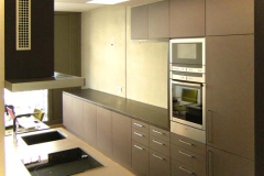 Einbauküche - Front Linoleum, Arbeitsplatte Räuchereiche