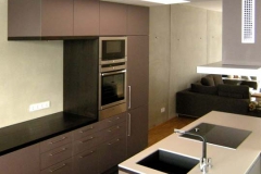 Einbauküche - Front Linoleum, Arbeitsplatte Räuchereiche
