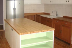 Einbauküche - weiß lackiert, Buchenholz geölt