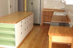 Einbauküche - weiß lackiert, Buchenholz geölt