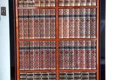 Bücherregal mit Geheimtür - Kirschbaum