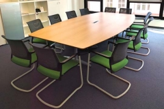 Konferenztisch - Eichenholz, furniert