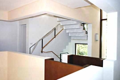 Dachgeschossausbau mit Wandpaneelen, Fensterrahmen und Brückenmöbeln - MDF natur