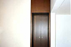 Dachgeschossausbau mit Wandpaneelen, Fensterrahmen und Brückenmöbeln - MDF natur