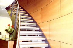 Akustikwand mit Treppe (Privatbank, Berlin-Mitte) - Buche