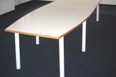 Konferenztisch - beschichtete Spanplatte mit Buchenholzumleimer