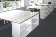 Schreibtische mit Regalelement - beschichtete Spanplatte mit Buchenholzumleimer