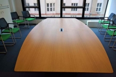 Konferenztisch - Eichenholz, furniert