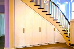 Treppenunterschrank, weiß lackiert