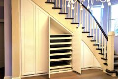 Treppenunterschrank, weiß lackiert