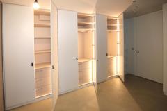 Ankleidezimmer mit Innenbeleuchtung, Front lackiert