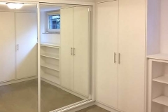 Ankleidezimmer (Schränke mit beleuchtetem Innenraum)