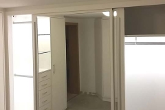 Ankleidezimmer (Schränke mit beleuchtetem Innenraum)