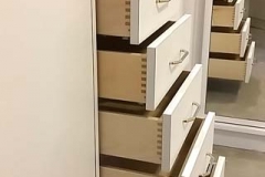 Ankleidezimmer (Schränke mit beleuchtetem Innenraum)