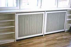 Heizkörperverkleidung mit Regalelementen - weiß lackiert