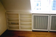 Heizkörperverkleidung mit Regalelementen - weiß lackiert