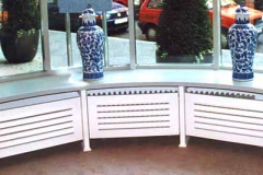 Heizkörperverkleidung (Terzianum Seniorenresidenz) - weiß/grün lackiert