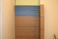 Garderobe (Arztpraxis) - Zebrano-Holz mit farbigem Schichtstoff
