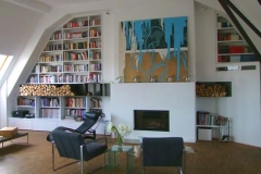 Regale mit Schubladen und Brennholz-Staukästen aus Metall