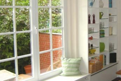 Wandregal mit Heizkörperverkleidung und Schubladen - weiß lackiert