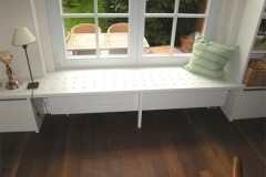 Wandregal mit Heizkörperverkleidung und Schubladen - weiß lackiert