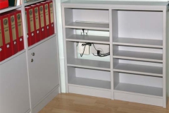 Aktenregale - MDF hellgrau lackiert, mit umbauter Telefonanlage