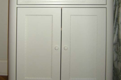 Flurschrank - außen weiß lackiert, innen Eichenholz