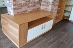 Einbauschränke - Front weiß lackiert, Seiten und Arbeitsplatte Kirschbaum