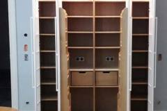 Küchenschrank -außen weiß, innen Eiche