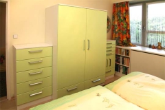 Schlafzimmerschränke, Bettumbauung, Heizkörperverkleidung, Regale - MDF lackiert